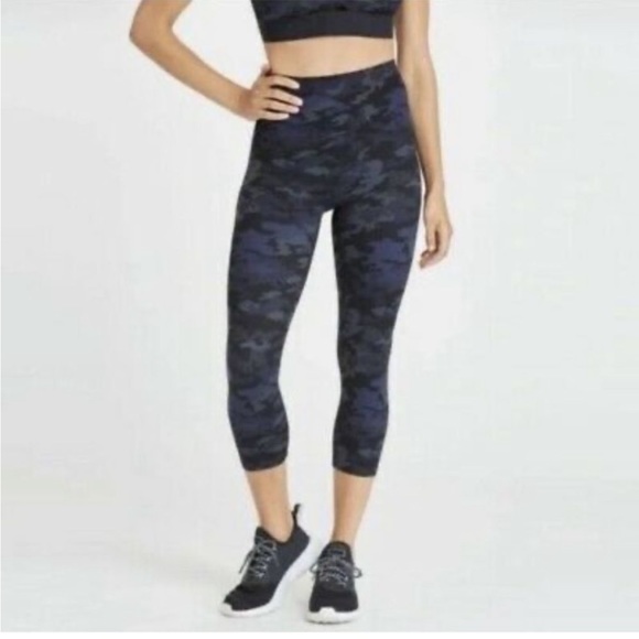 Spanx Active Booty Boost Blue Black Camo Print Cropped Compression Leggings - Picture 1 of 11